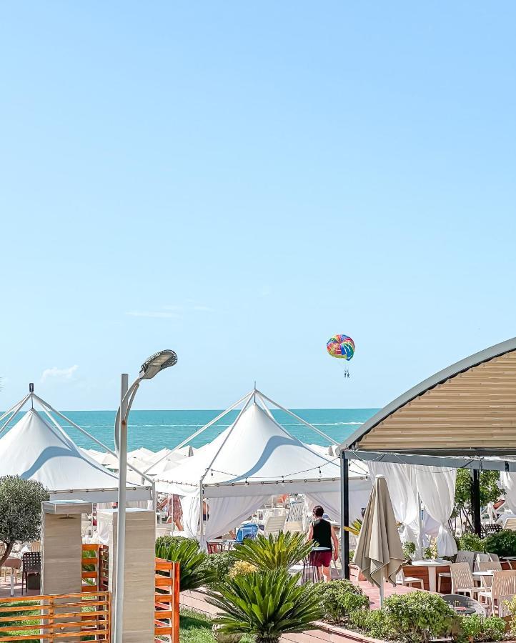Grand Blue Fafa Resort & Spa ดูร์เรส ภายนอก รูปภาพ
