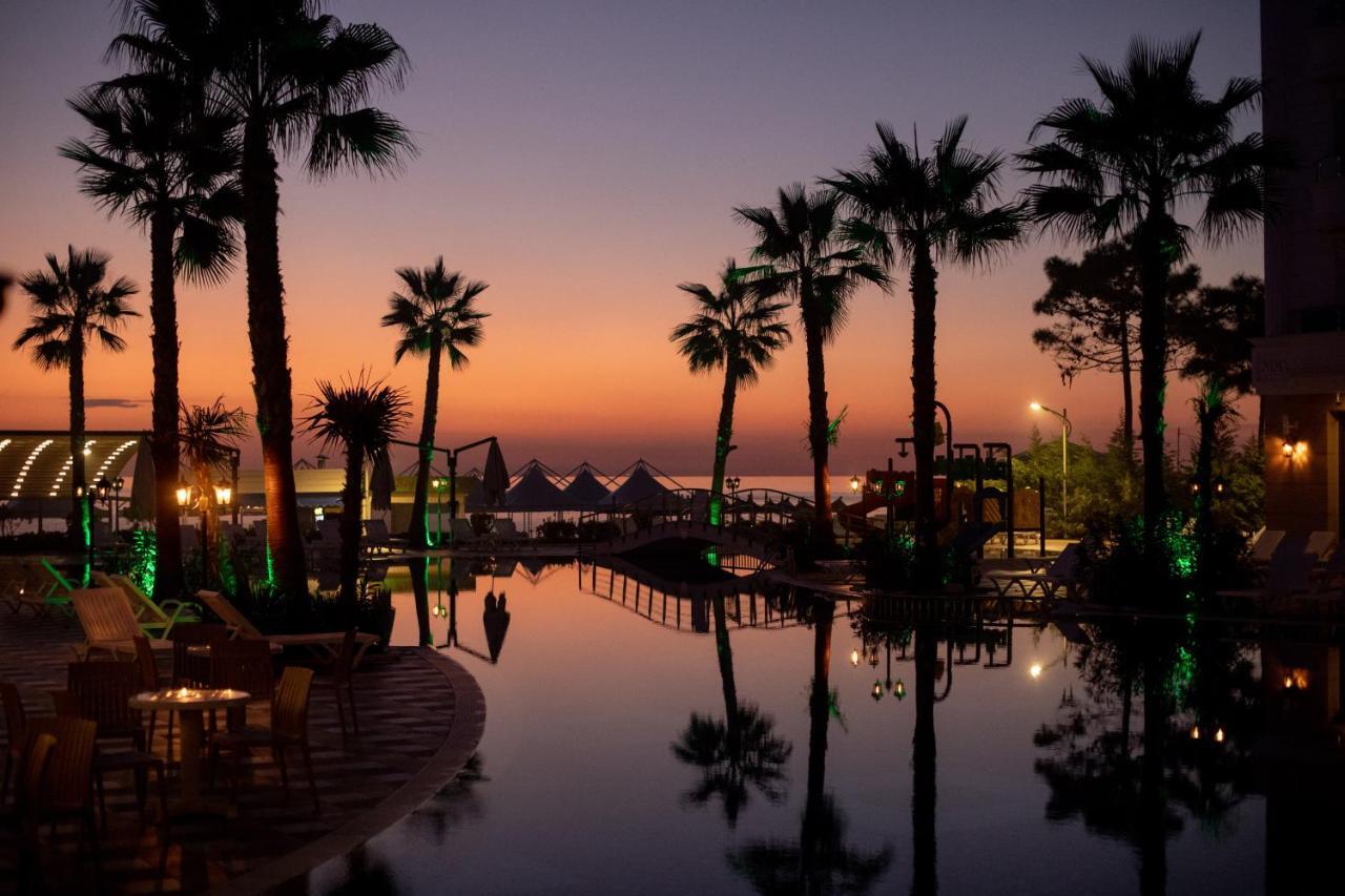 Grand Blue Fafa Resort & Spa ดูร์เรส ภายนอก รูปภาพ